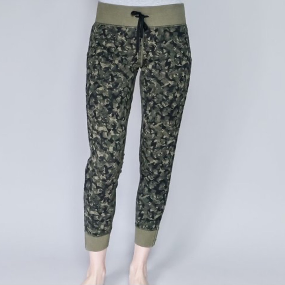 Lululemon size 4 camo camouflage skinny sweatpants mystic jungle fatigue